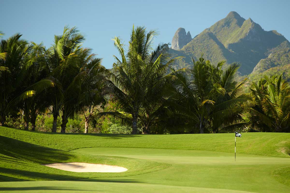Golf holiday in tropical paradise